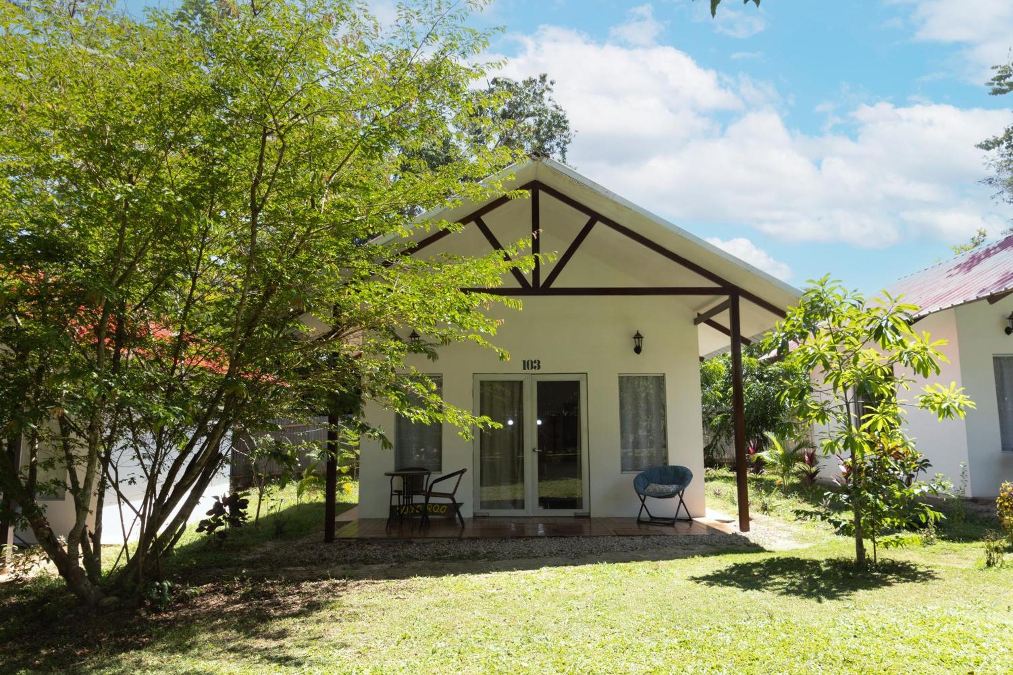 Chaikoni Lodge Пукальпа Экстерьер фото